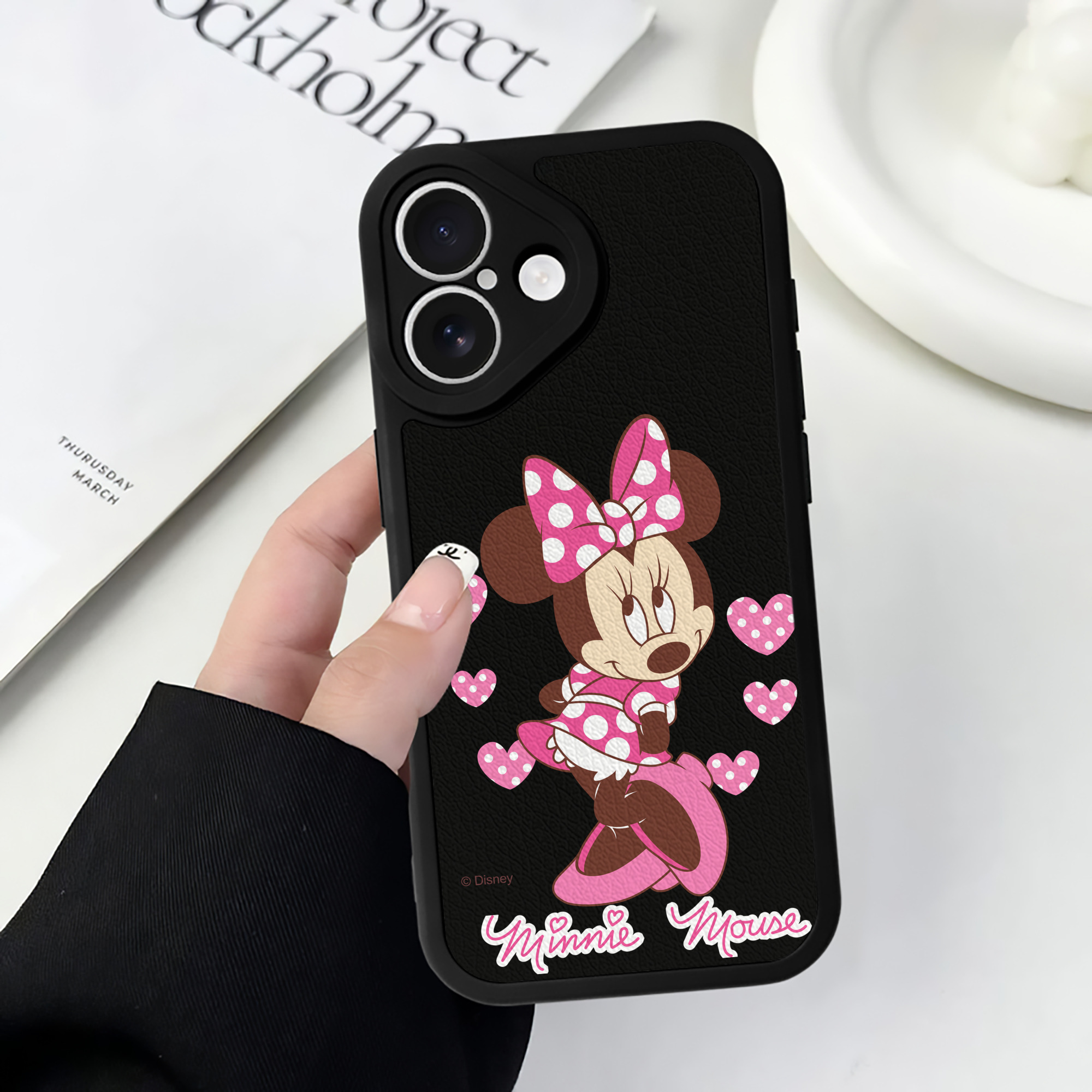 （画像用） ミッキーマウス Mickey Mouse 【iPhone 16シリーズ対応】シリコンスマホケース（レザー調） 材質：シリコン